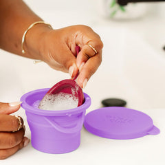 Pixie Cup interior con copa menstrual demostrando compatibilidad y ajuste