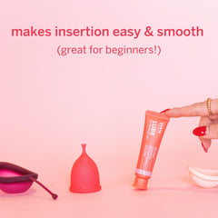 Pixie Cup gota del lubricante enfatizando textura suave y segura