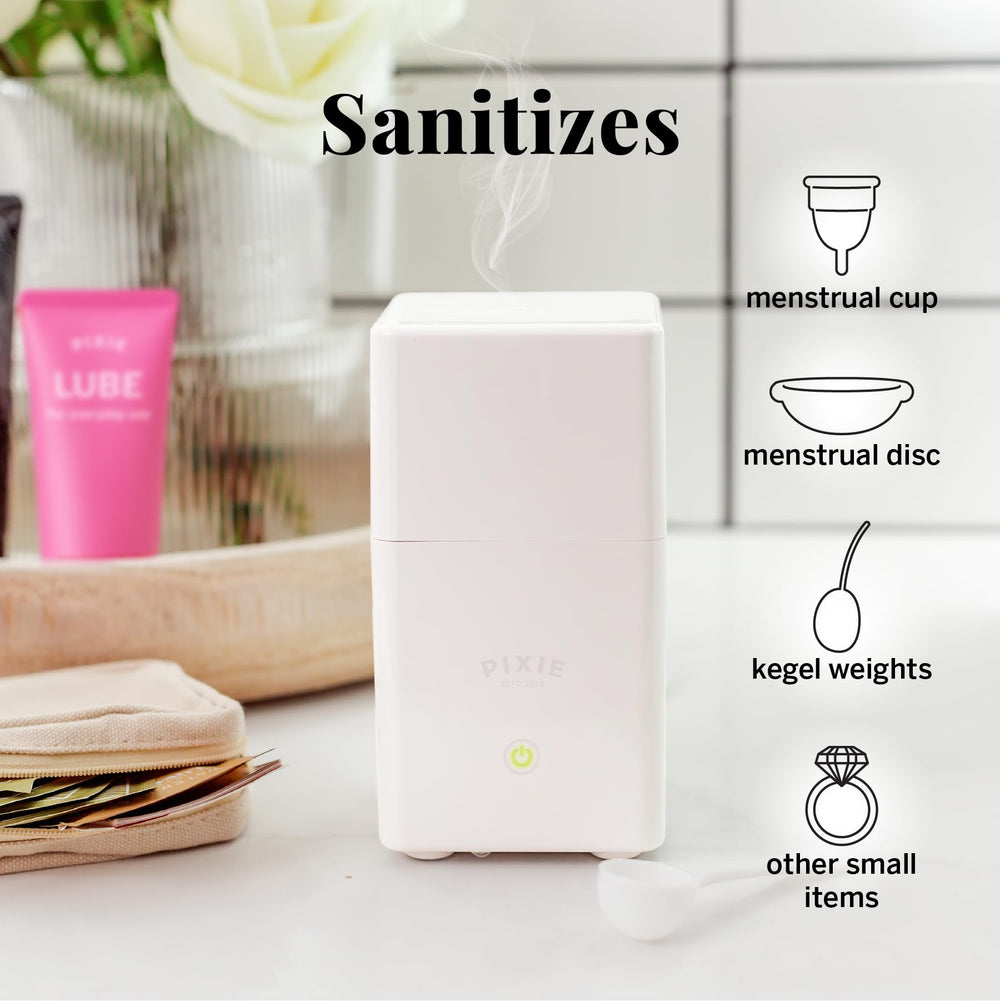 Pixie Cup en uso con copa menstrual dentro para limpieza rápida y segura