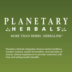 Uso cotidiano: frasco Planetary Herbals Triphala sobre encimera de cocina promoviendo bienestar digestivo