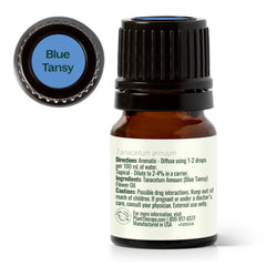 Plant Therapy frasco en entorno hogareño con velas y toallas para rutina nocturna