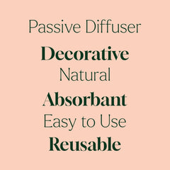 Plant Therapy difusor sobre mesita creando ambiente relajante