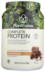 Vaso con batido de PlantFusion chocolate listo para beber, recuperación y sabor natural