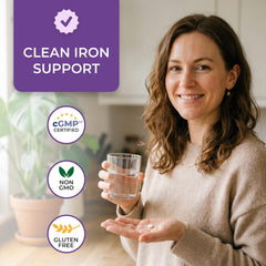 PlusPharma tabletas en mano para comparar tamaño y facilidad de ingestión
