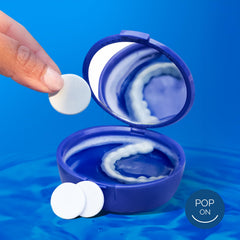 POP ON VENEERS mano sosteniendo tableta, tamaño y uso diario práctico