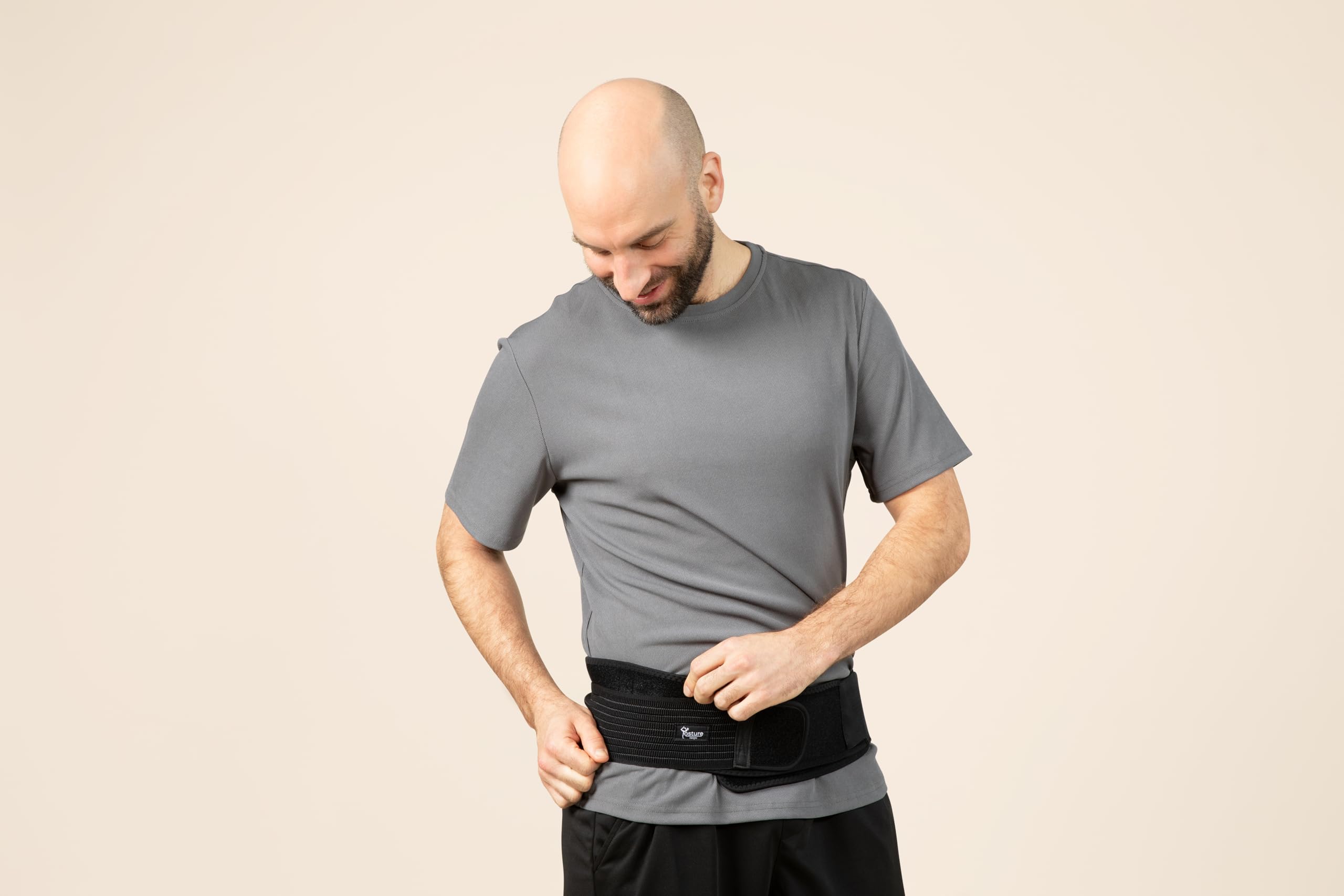 Posture Magic comparación de tallas mostrando ajuste en cadera 30-45 pulgadas