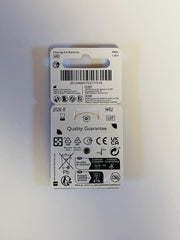 Power One pila P675 insertada en audífono, energía estable y fácil uso