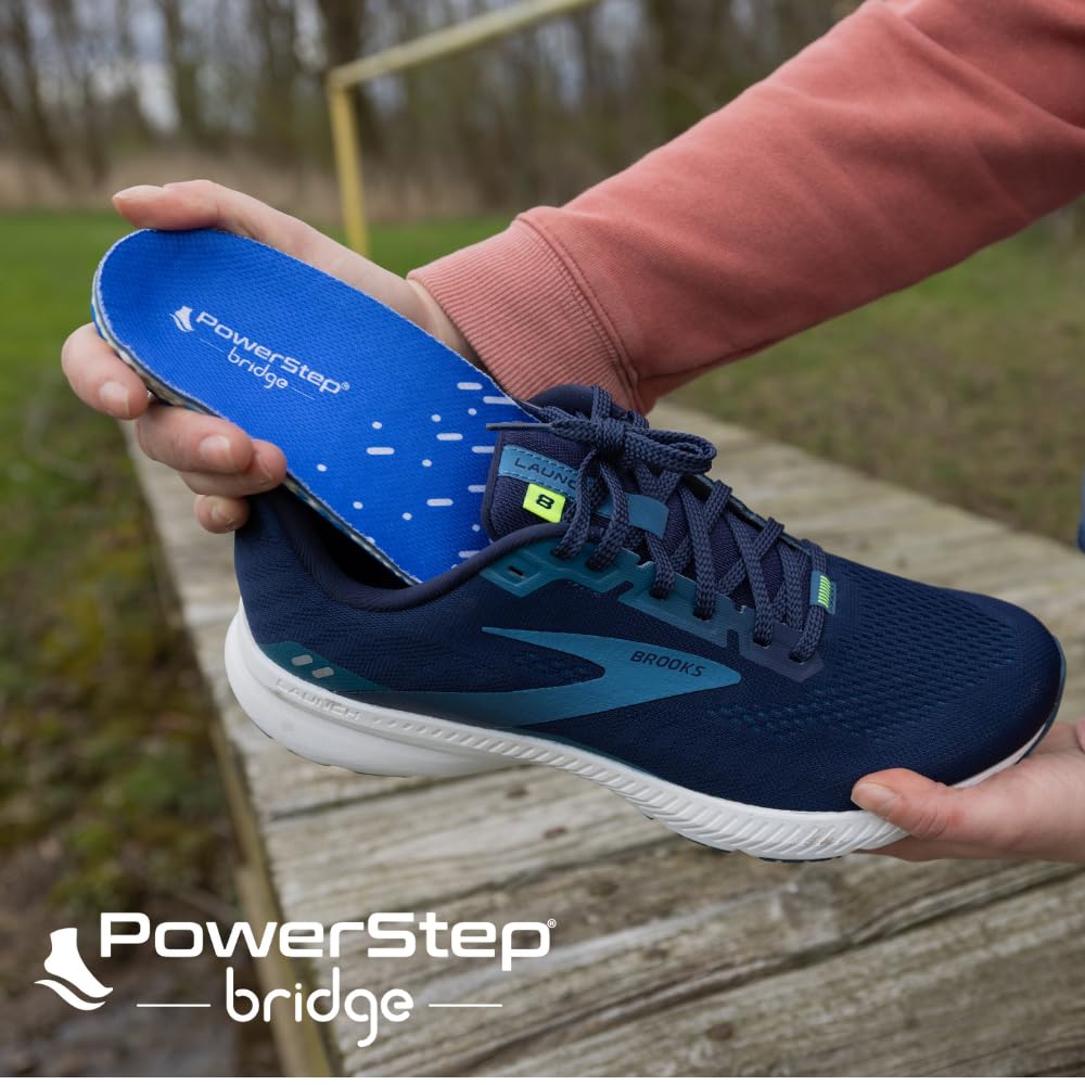 PowerStep Bridge en escena casual mostrando confort durante la jornada