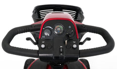 Precision Auto Products llaves junto a un scooter Pride mostrando compatibilidad