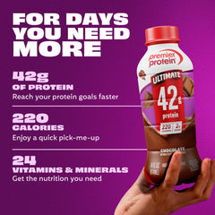 Premier Protein batido en mano demostrando portabilidad y consumo práctico