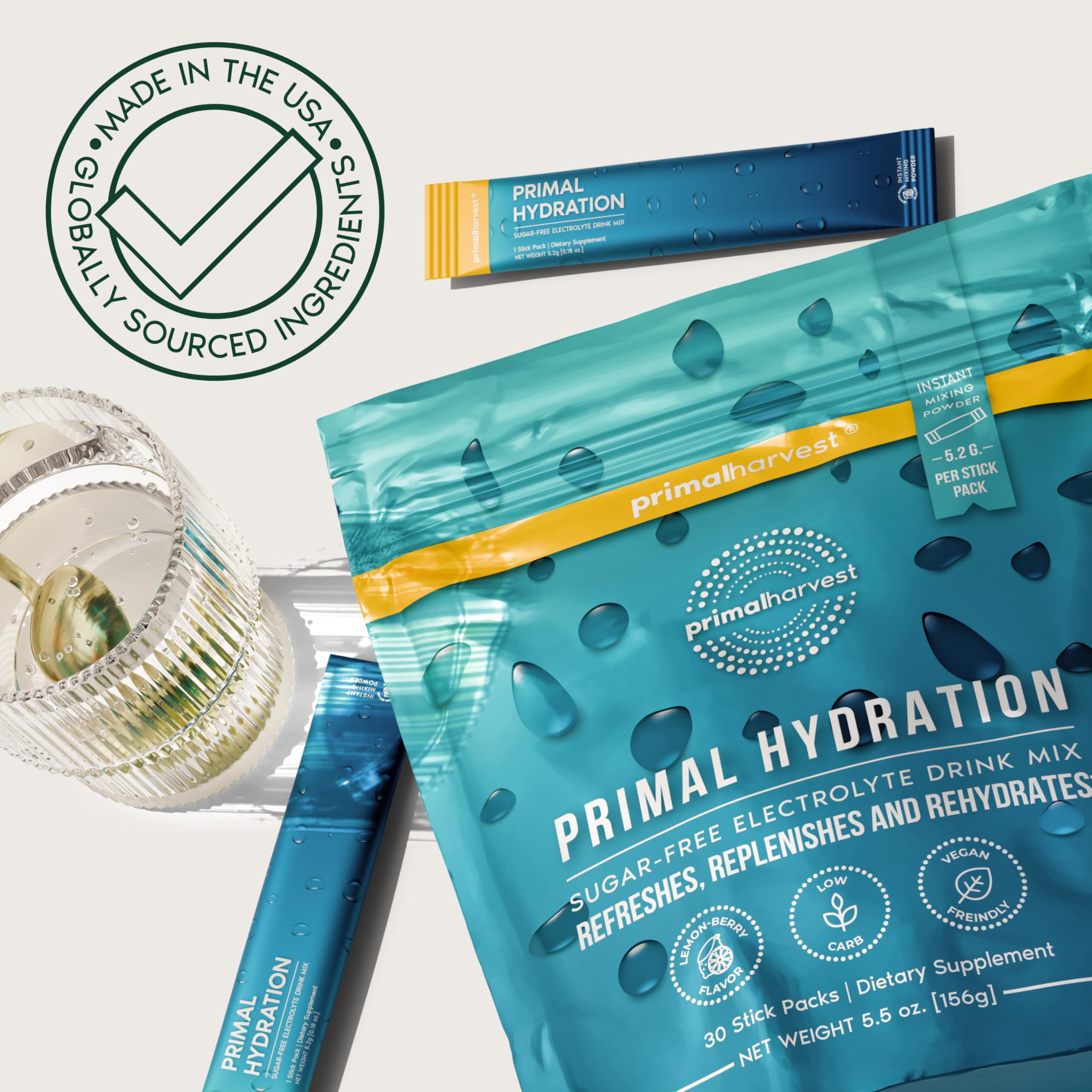 Primal Harvest bebida de color limón-berry en vaso, sabor refrescante inmediato