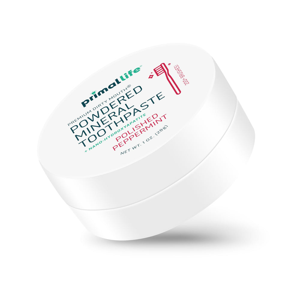 Primal Life Organics en baño minimalista, ideal para viajeros conscientes