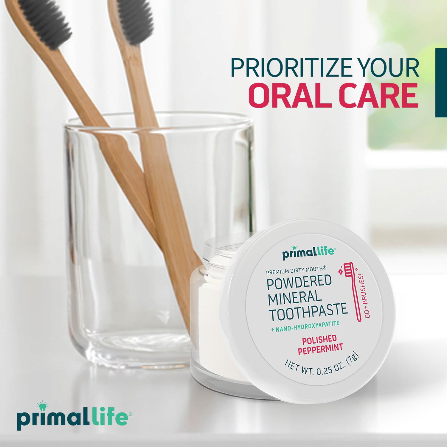 Primal Life Organics envase dentro de neceser de viaje demostrando conveniencia portátil