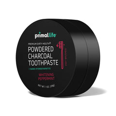 Textura del polvo Primal Life Organics en primer plano, limpieza natural visible