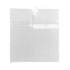 Progo persona colocando un estuche CD dentro de la funda mostrando protección
