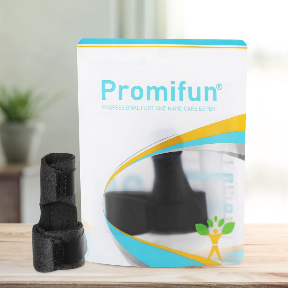 Promifun persona descansando con férula, sostiene dedo estable por la noche