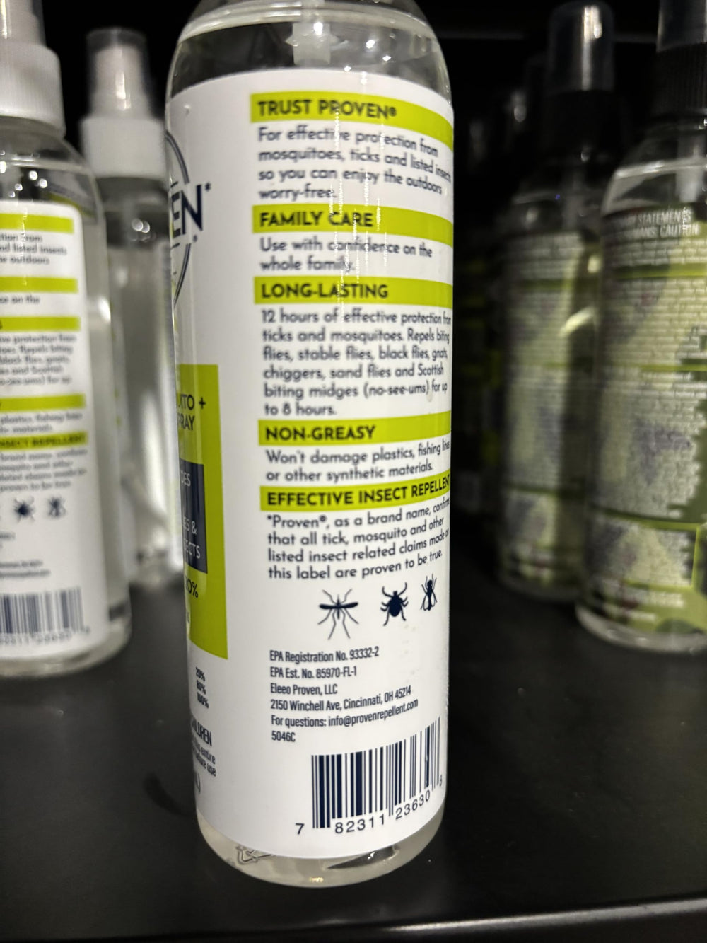 Proven botella transparente que permite ver el nivel de producto restante