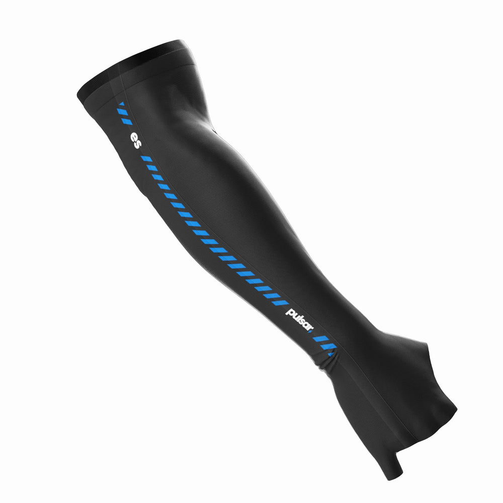 Pulsar Gaming Gears manga frontal mostrando ajuste cómodo y diseño elegante