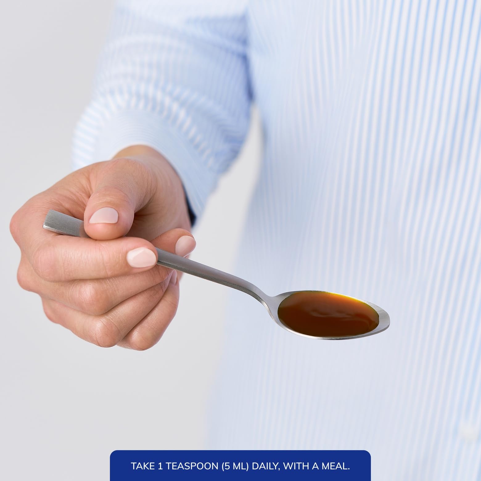 Pure Encapsulations vertido en un vaso de agua — uso sencillo y mezclable