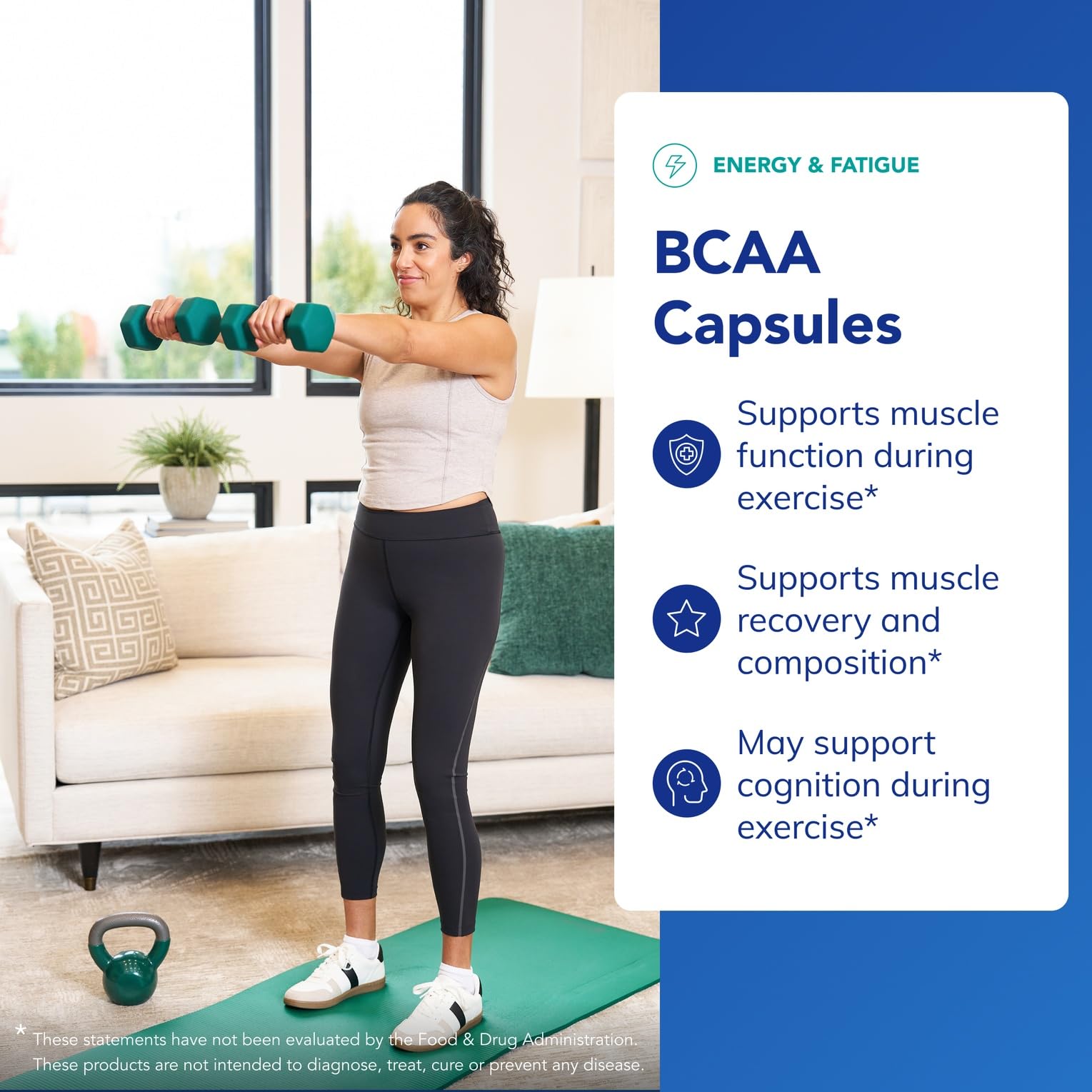 Cápsula Pure Encapsulations BCAA en mano para comparar tamaño y facilitar dosificación