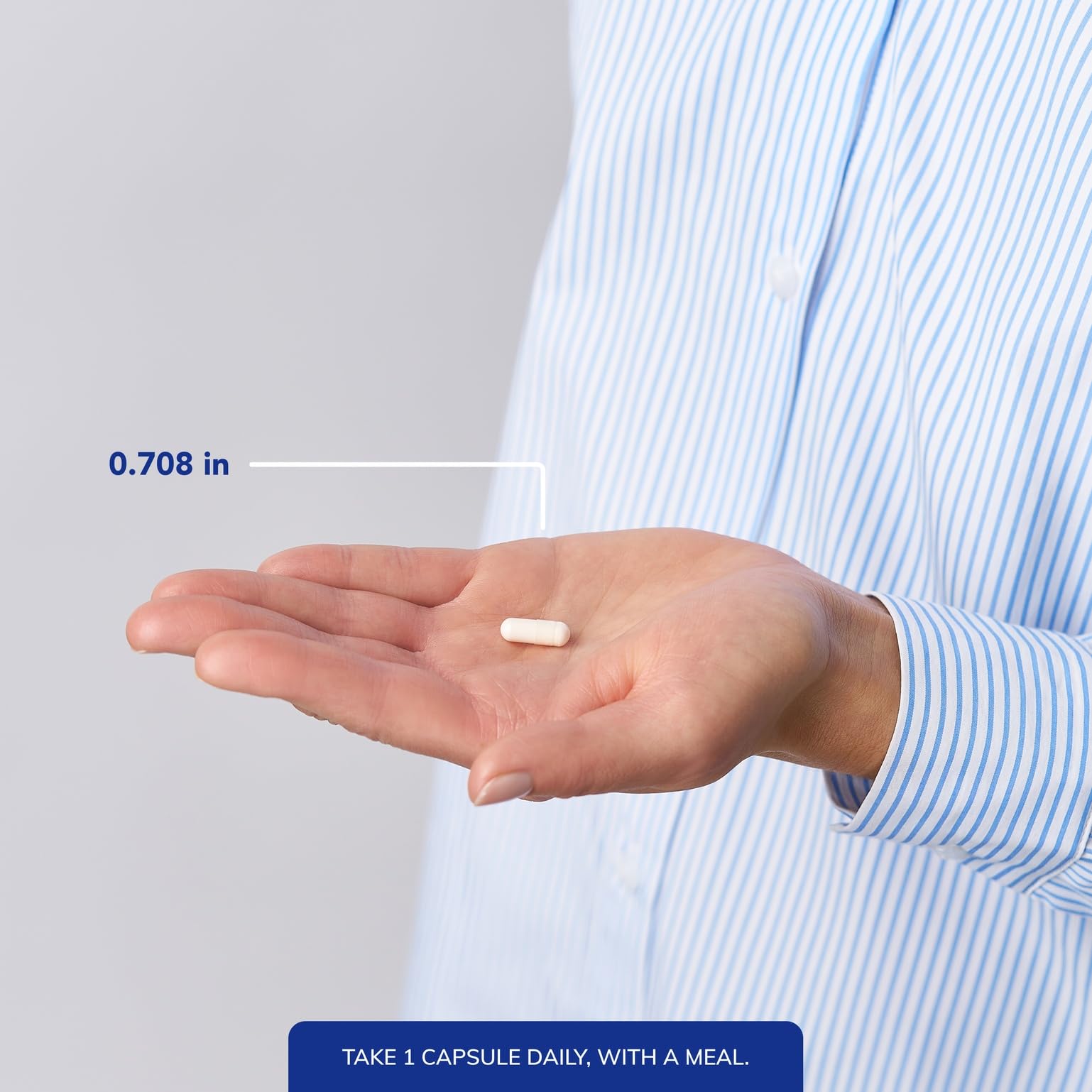 Pure Encapsulations cápsula junto a moneda para comparar tamaño y dosis práctica