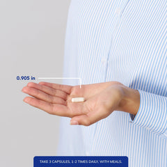 Pure Encapsulations cápsulas en mano mostrando tamaño y facilidad de ingestión