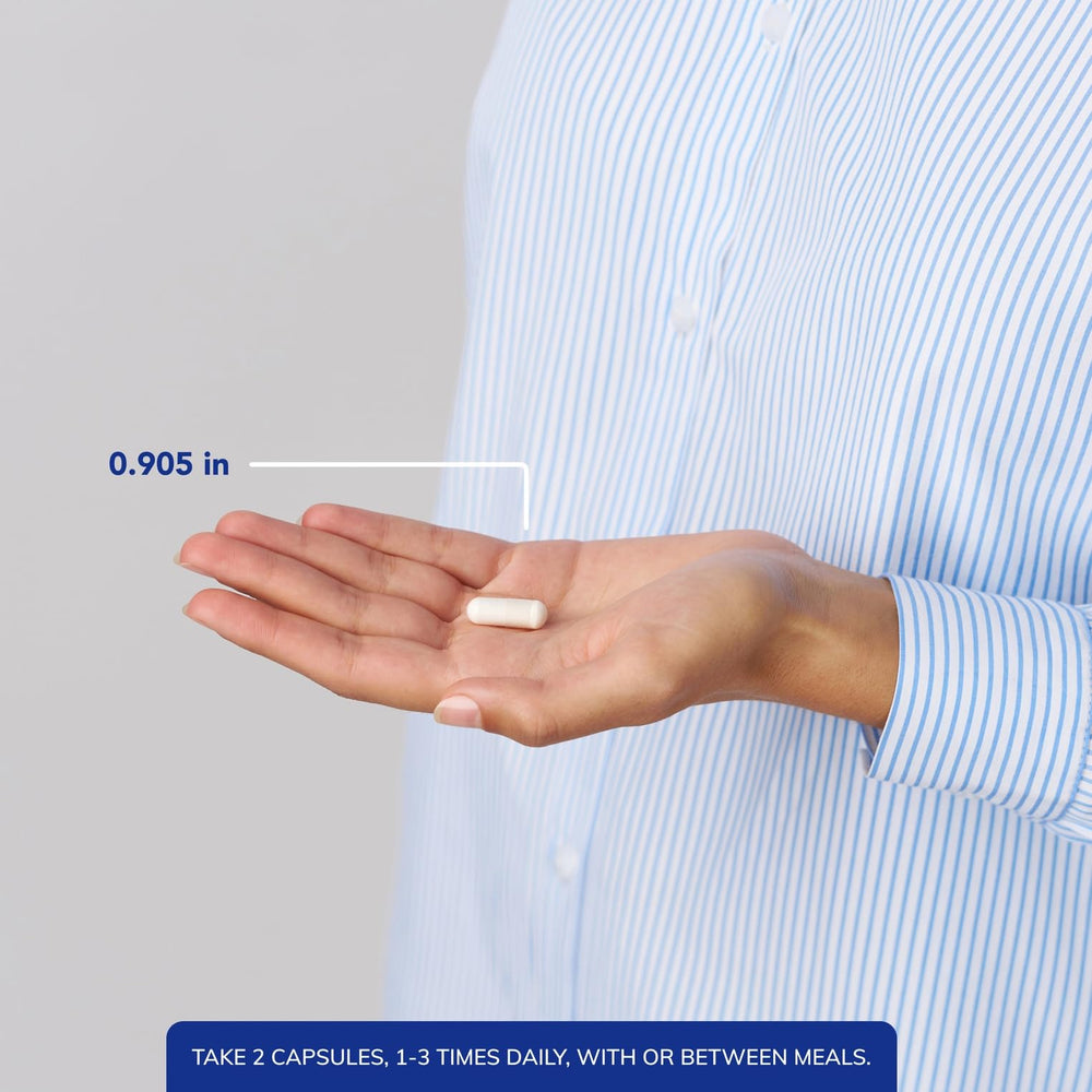 Pure Encapsulations cápsula en mano para comparar tamaño y dosificación
