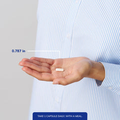 Pure Encapsulations cápsula sobre una mano para comparar tamaño, ventaja: tamaño cómodo