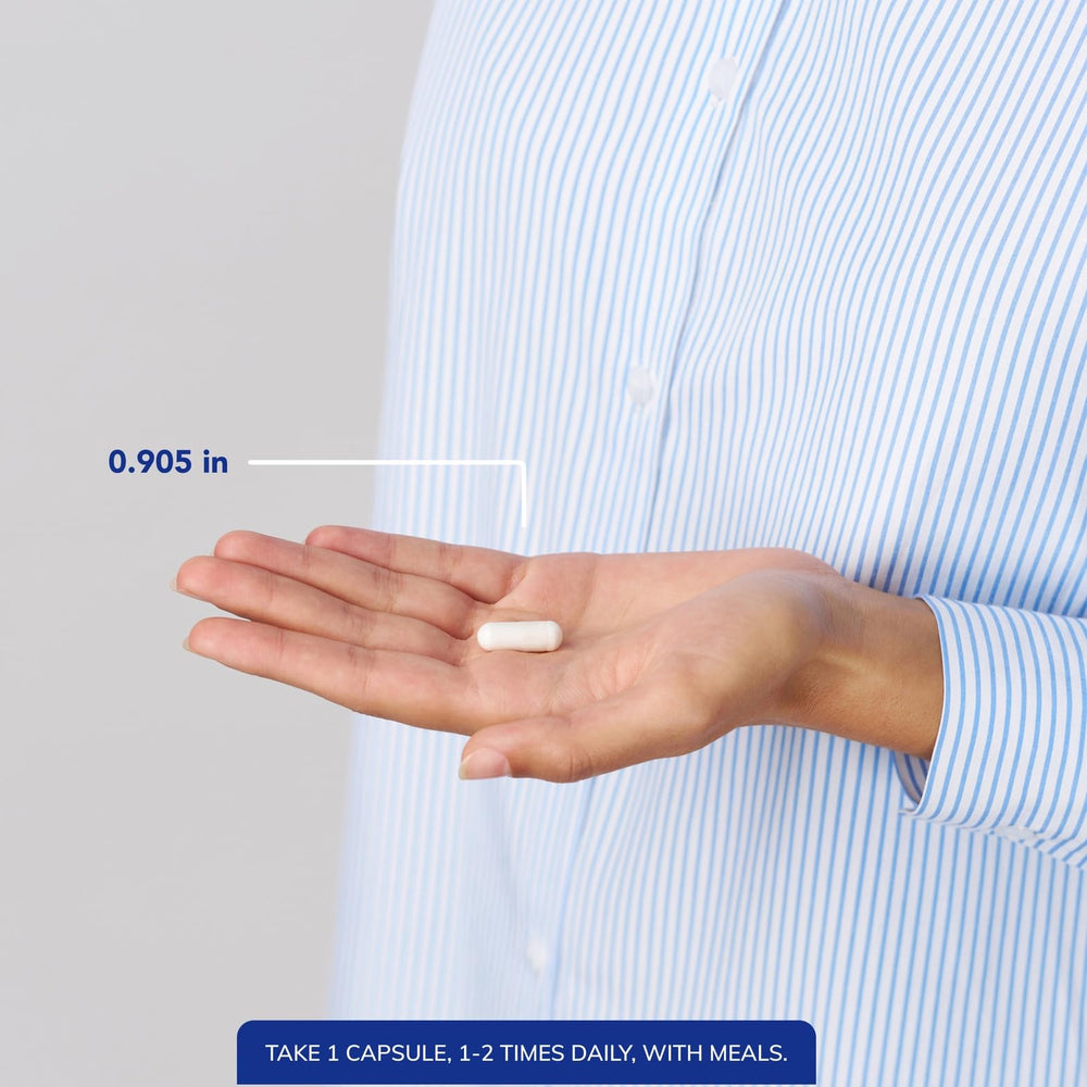 Pure Encapsulations cápsulas en mano para comparar tamaño y dosificación práctica