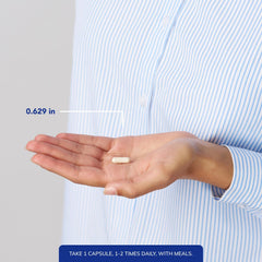 Pure Encapsulations persona sosteniendo cápsula para dosificación cotidiana