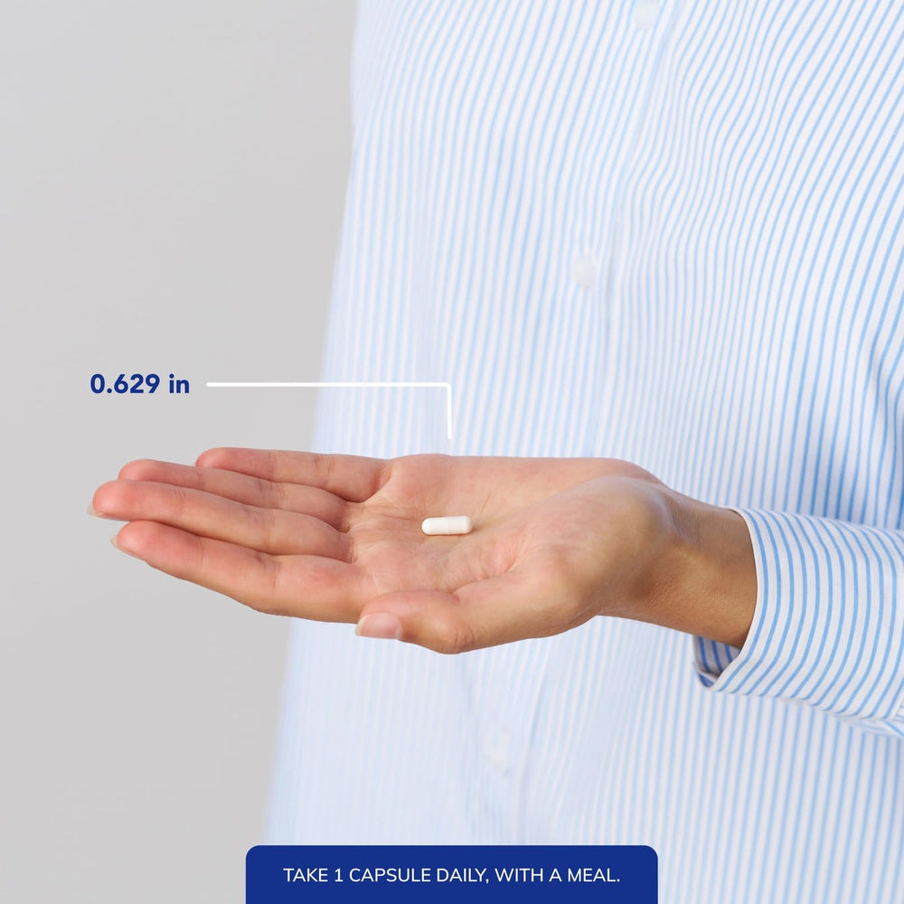 Pure Encapsulations frasco en mano para comparar tamaño y dosis práctica