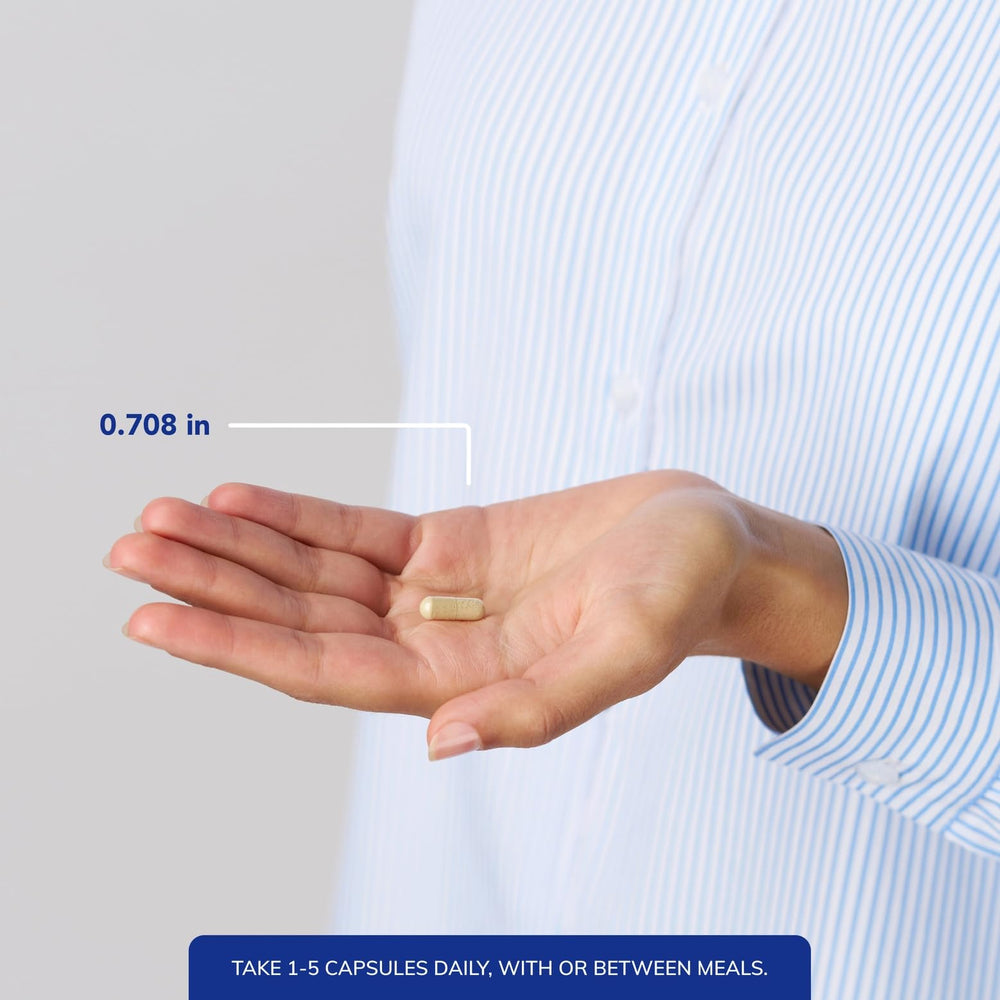 Pure Encapsulations persona sosteniendo cápsula para uso diario y comodidad