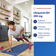 Cápsula de Ubiquinol en mano ilustrando dosificación práctica de Pure Encapsulations