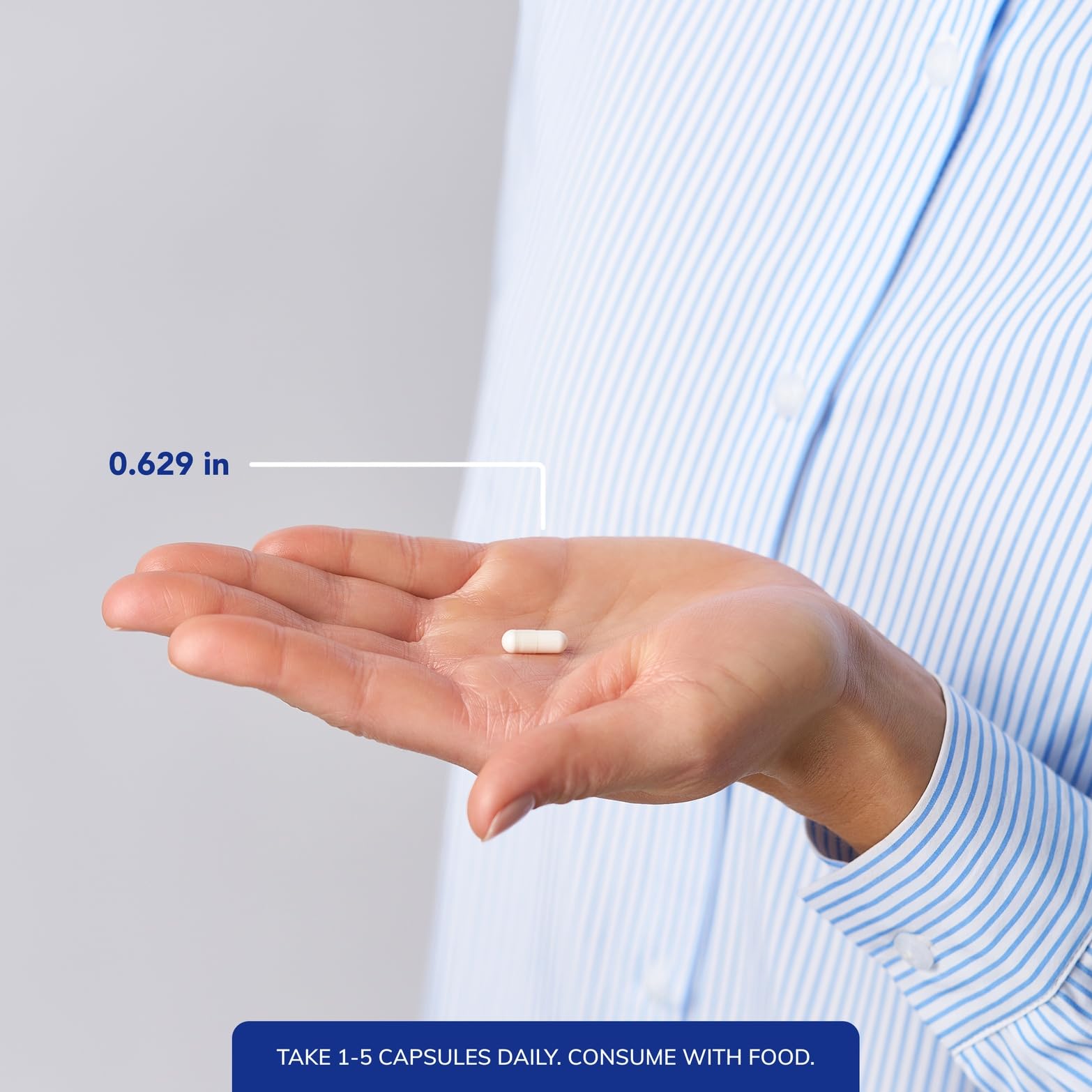 Pure Encapsulations cápsula junto a una moneda para comparar tamaño y dosificación
