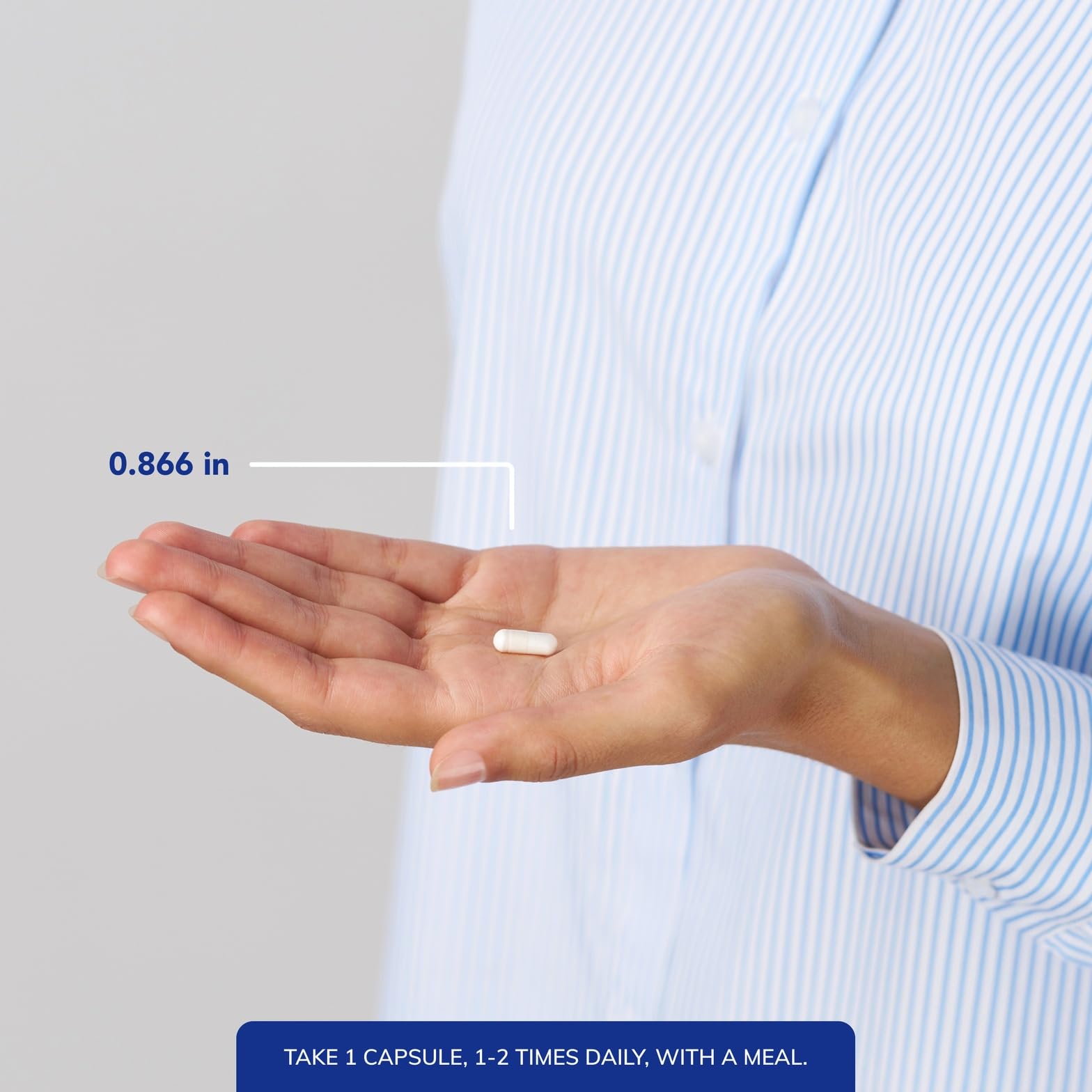 Pure Encapsulations cápsula junto a regla para referencia de tamaño