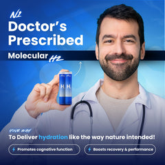 PURE HEALTH MAX tabletas en mano para mostrar tamaño y facilidad de uso