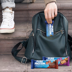 Pure Protein barra abierta mostrando interior masticable y sabor
