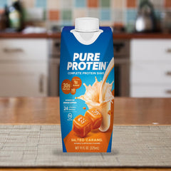 Pure Protein botella en gimnasio mostrando conveniencia postentreno