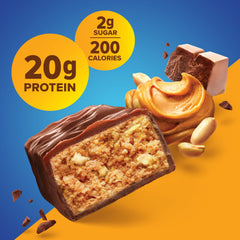 Pure Protein barra en mano después de entrenar para recuperación y energía