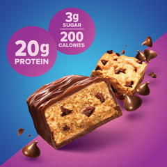Pure Protein textura cercana con trozos de chocolate, muestra masticabilidad y sabor