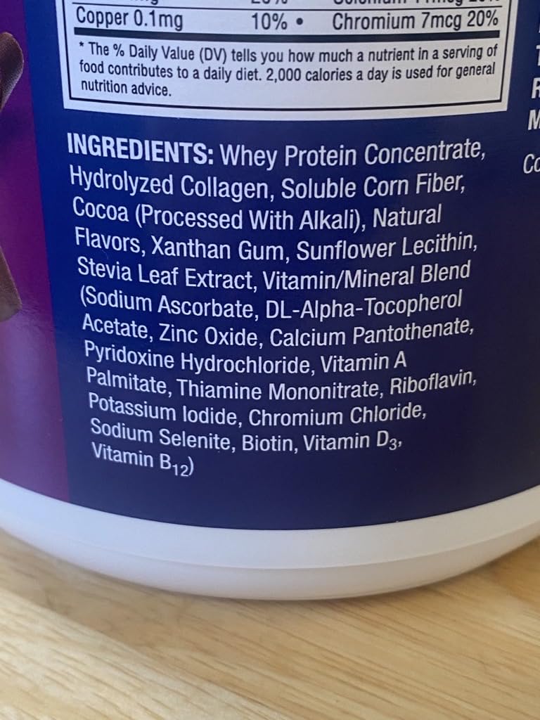 Pure Protein uso en cocina preparando smoothie de fruta, aporta proteína sin azúcares añadidos