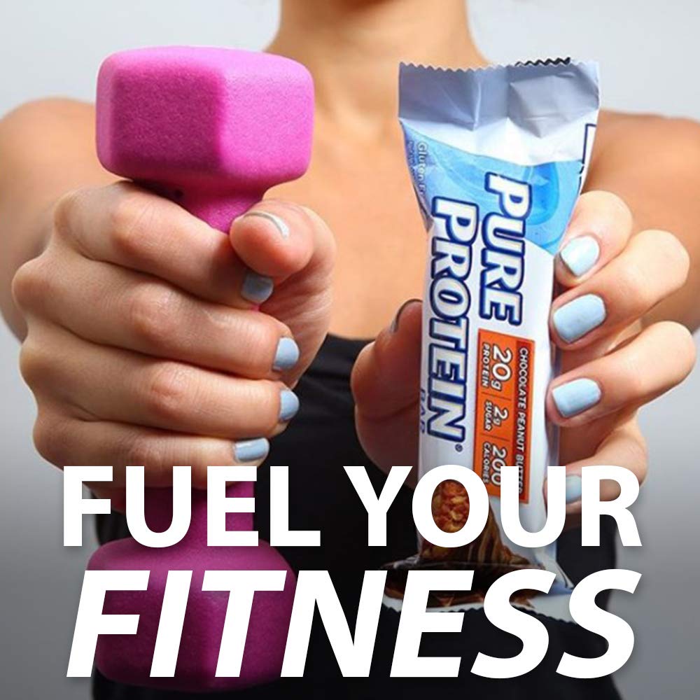 Pure Protein barra junto a equipo de gimnasio para uso pre/post entreno