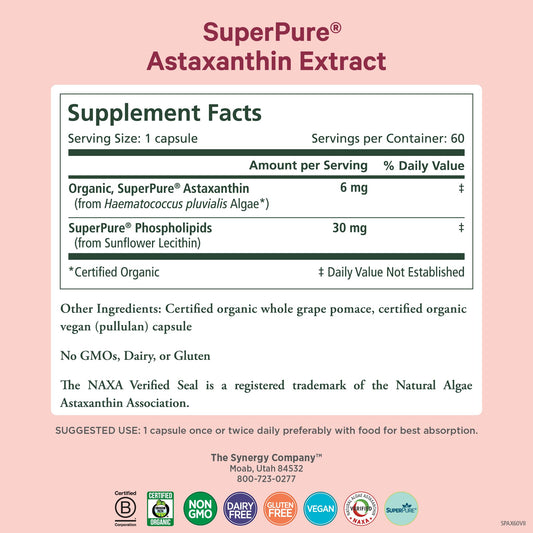PURE SYNERGY foco en etiqueta que destaca astaxantina orgánica y pureza