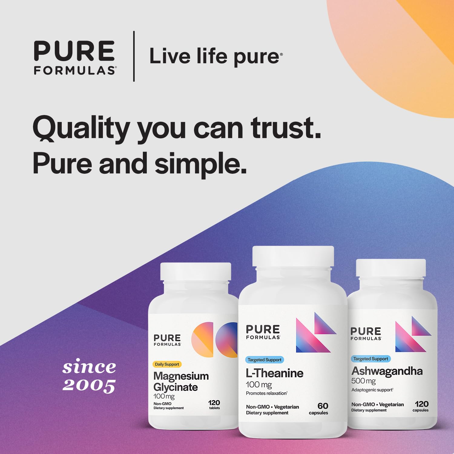 PureFormulas cápsulas sobre escritorio durante sesión de estudio enfocada