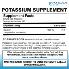 P Puregen Labs cápsulas en mano para tamaño cómodo y fácil ingestión