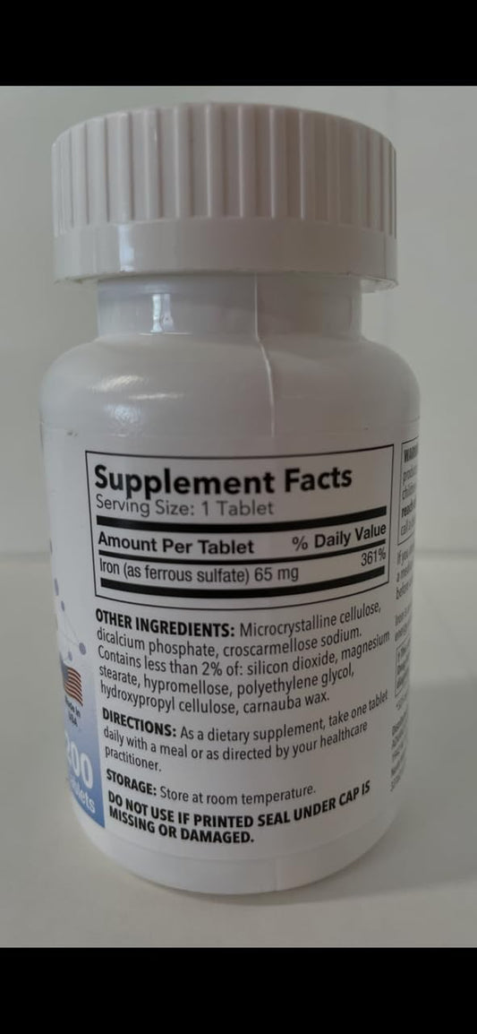 Puregen Labs tableta en primer plano que muestra textura natural y beneficio de pureza.