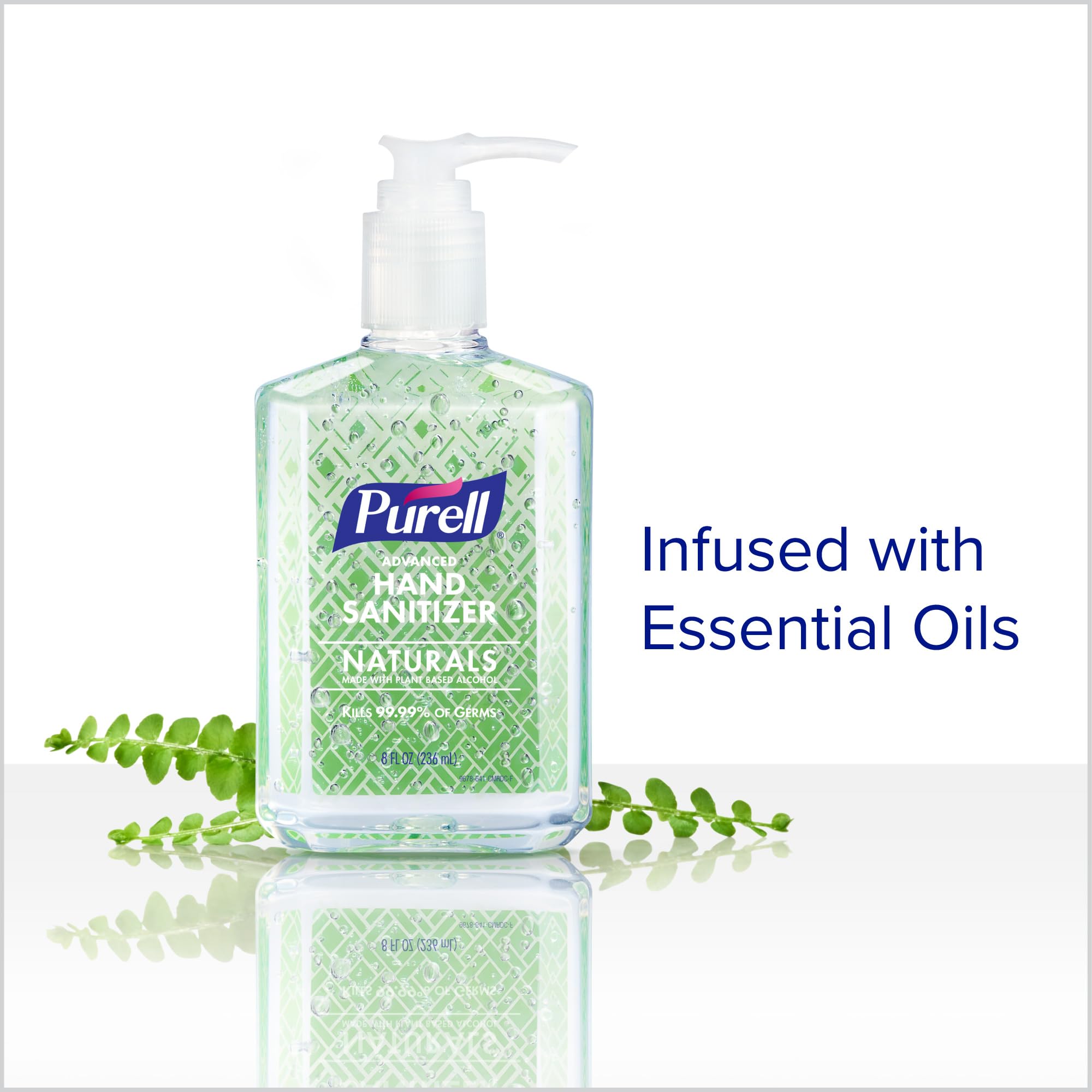 PURELL dispensando gel en manos para limpieza inmediata fuera de casa