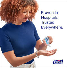 Purell textura de gel en mano con humectantes visibles y suavidad