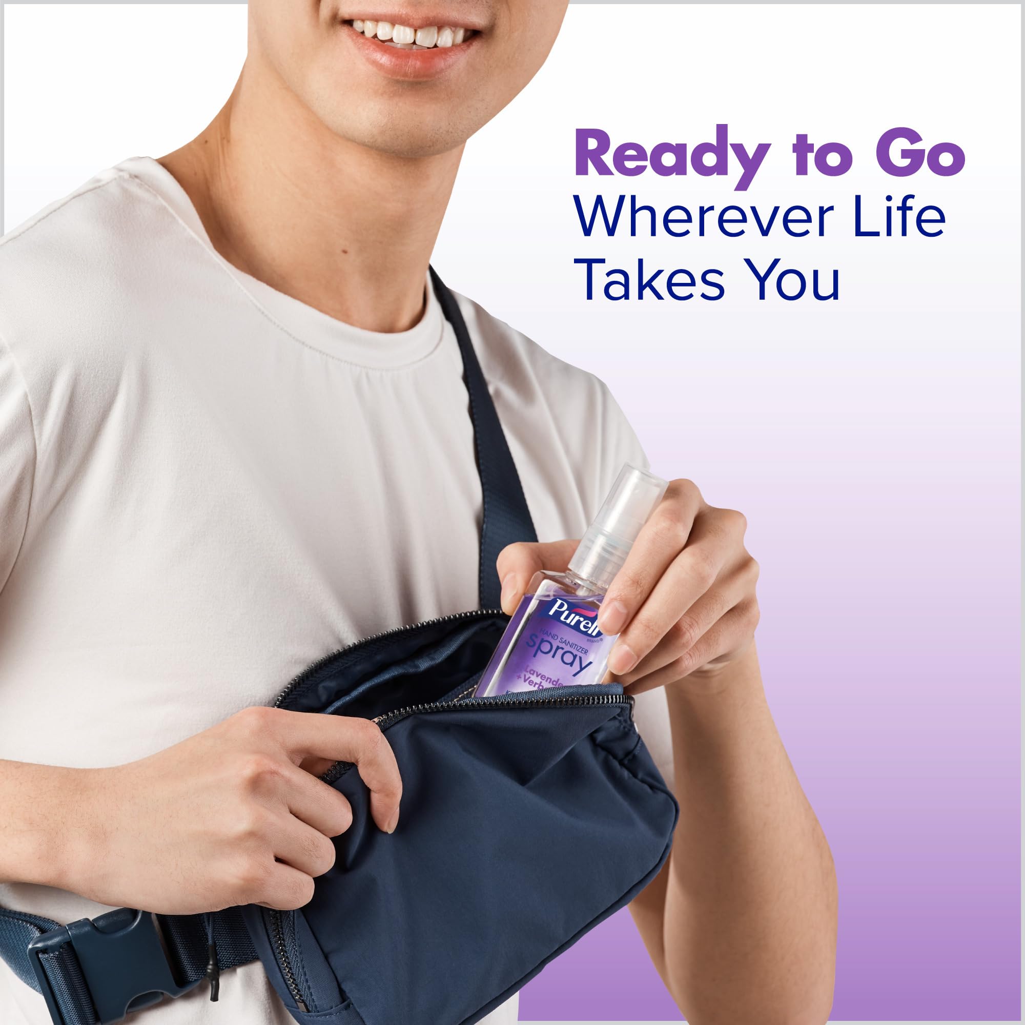 Purell spray lavanda frasco dentro de un bolso listo para uso en movimiento