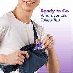 Purell spray lavanda frasco dentro de un bolso listo para uso en movimiento